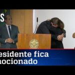 Bolsonaro chora em cerimônia; veja vídeo