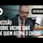 Diretor da Anvisa sobre vacinas: Decisão será de quem assina o cheque