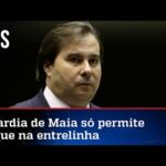 Maia volta a atacar Bolsonaro e a politizar a vacina