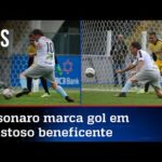 Bolsonaro marca gol na Vila Belmiro; veja vídeo
