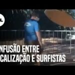Surfista invade praia e tem prancha quebrada por fiscal no Guarujá