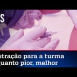 Brasil vacina 1 milhão em 24 horas, mas críticos só enxergam números ruins