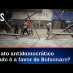 Ato contra Bolsonaro acaba em vandalismo e tomatada nos tucanos