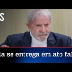 Lula afirma que Bolsonaro quer destruir o que nós destruímos