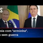 Em meio a recuo das tropas na fronteira, Bolsonaro chega à Rússia para falar com Putin