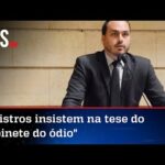Viagem de Carlos Bolsonaro à Rússia preocupa ministros do STF e do TSE