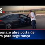 Cena de Bolsonaro abrindo porta de carro para uma mulher viraliza; veja vídeo