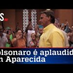 Em Aparecida, Bolsonaro é aplaudido na missa e reza para Nossa Senhora