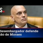 Ex-desembargador vai a ato no QG do Exército e pede cadeia para Moraes