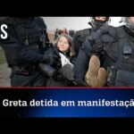 Greta Thunberg é detida em protesto na Alemanha e ri da polícia; veja vídeo