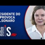 Em vídeo, Gleisi Hoffmann ataca Bolsonaro: ‘Tá voltando, genocida?’